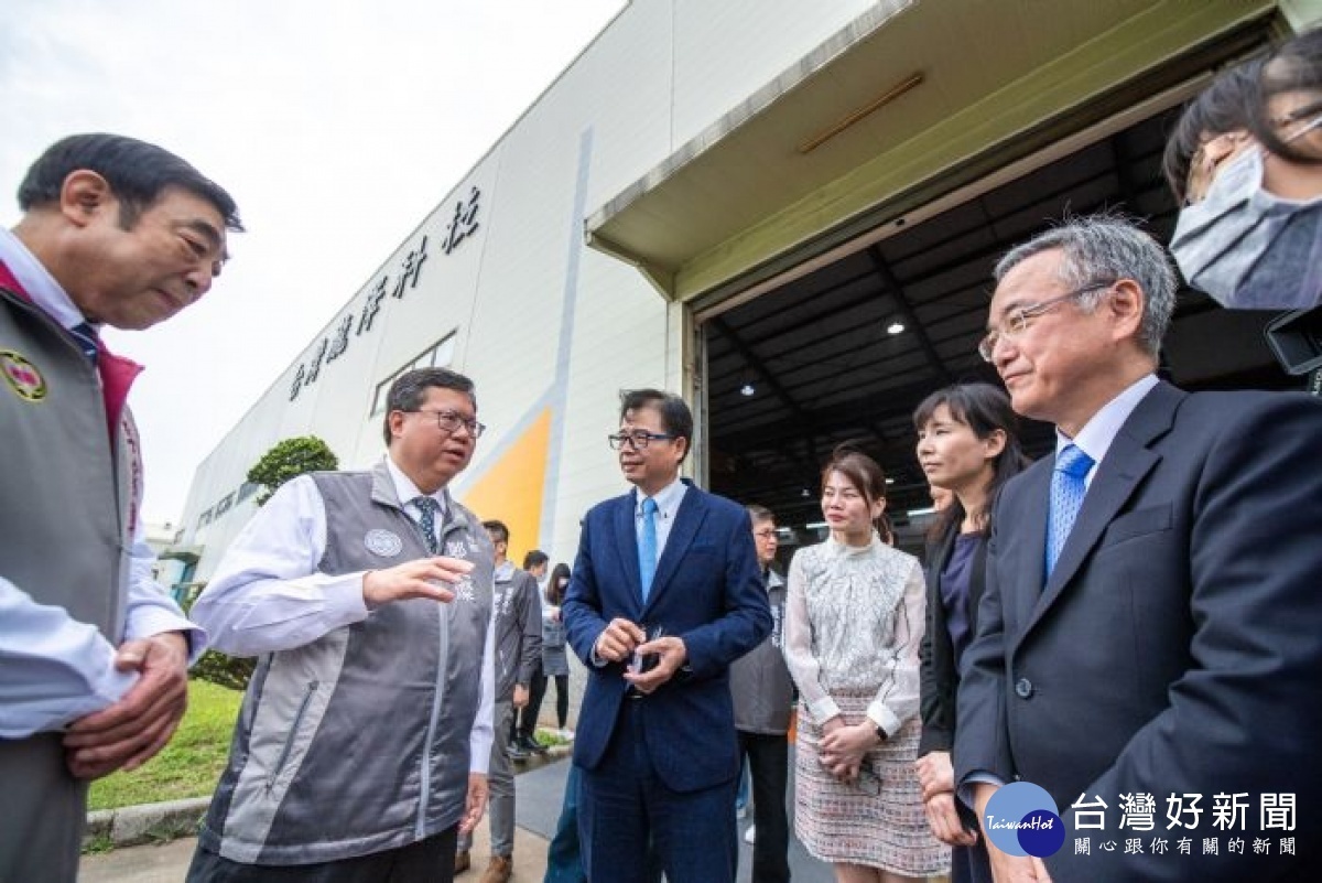 市長參訪台灣瀧澤科技股份有限公司口罩產線及瞭解產量供應情形