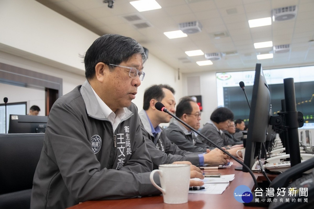 桃園市政府衛生局長王文彥說明新冠肺炎疫情。