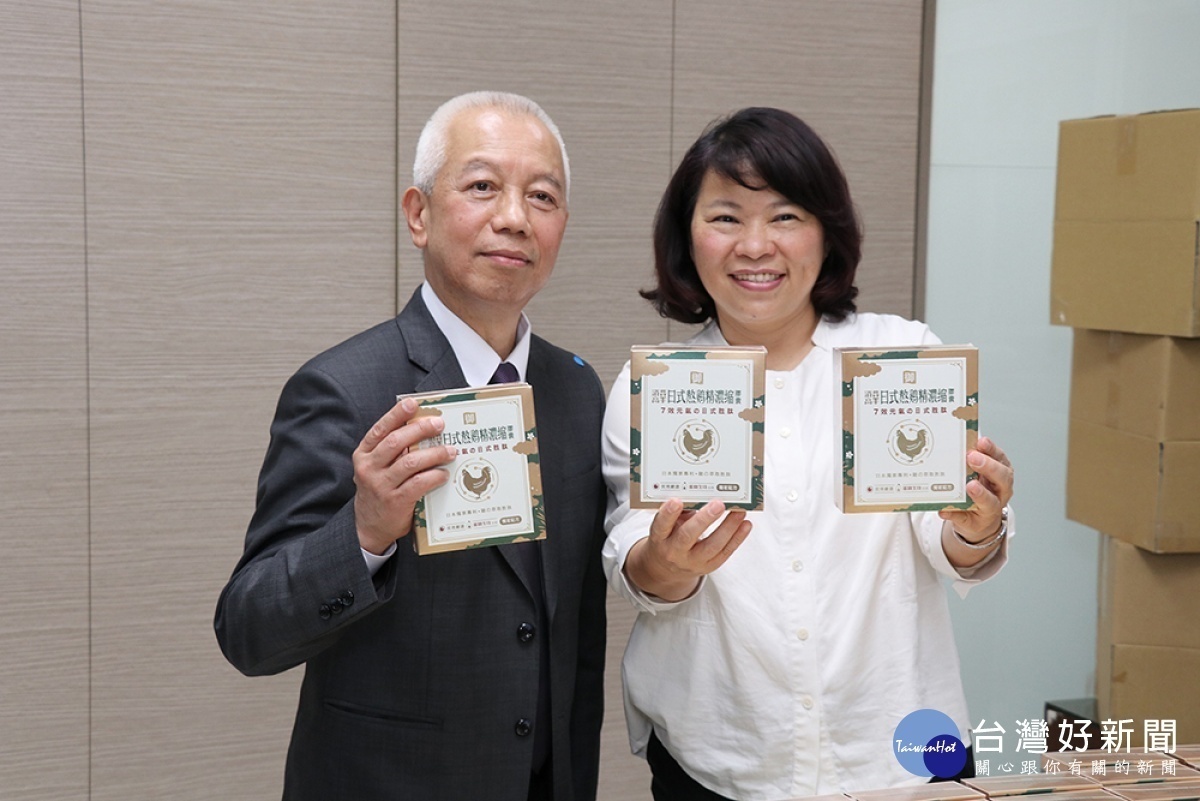 嘉義市長黃敏惠與勤億蛋品董事長古榮海合影/市府提供