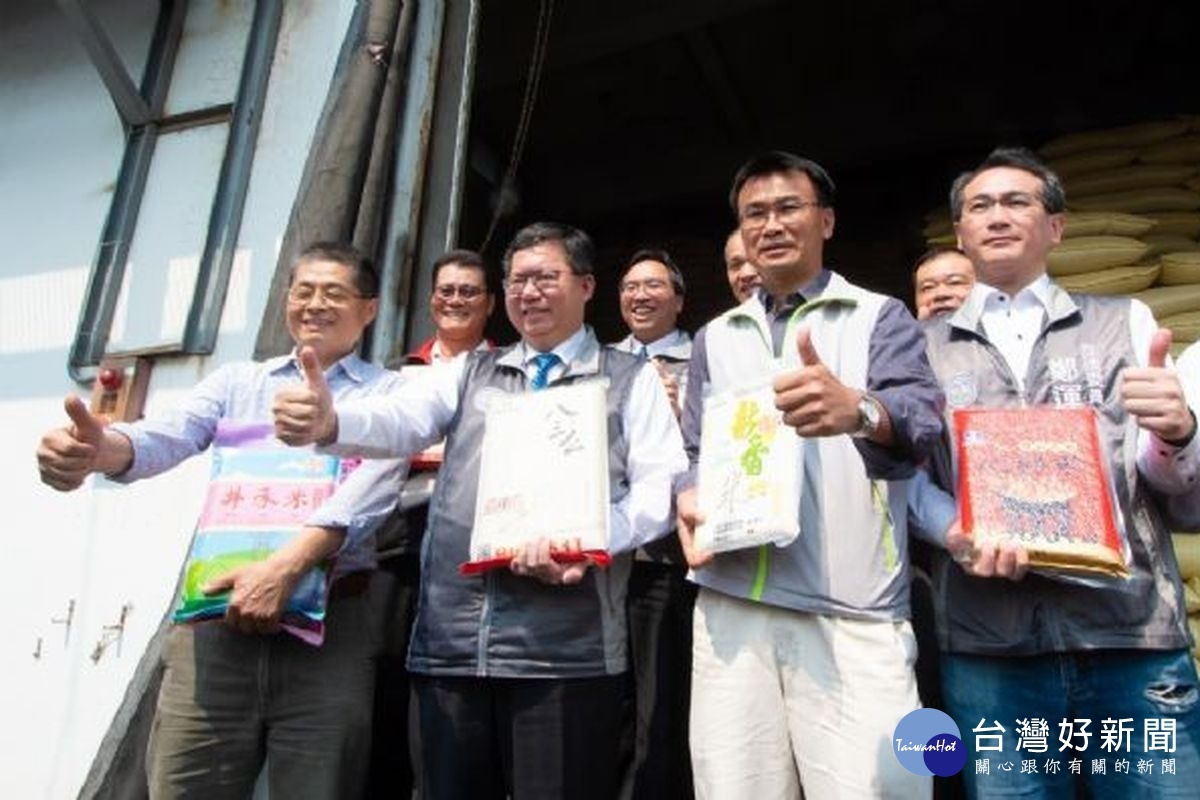 行政院農委會主委陳吉仲、桃園市長鄭文燦肯定米糧蔬果供應無虞請民眾安心採購。