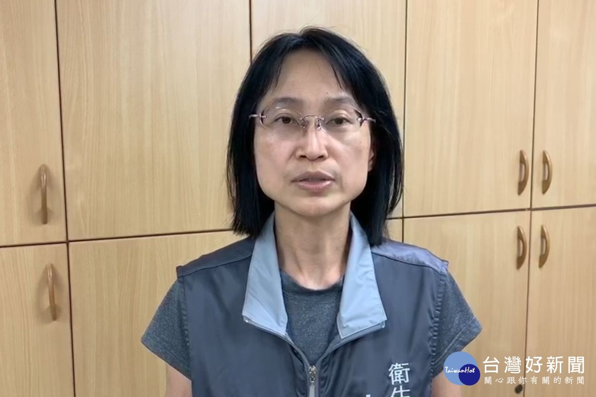 桃園市政府衛生局副局長陳麗娟說明新冠肺炎確診案例啟動應變作業。