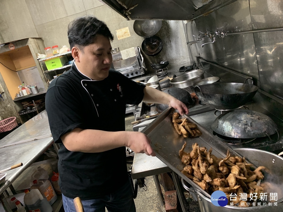 中華料理職人餐旅交流協會大廚親製補氣湯。(南投醫院提供)