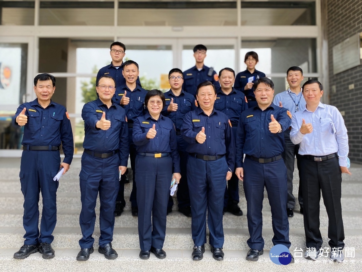 中壢警分局為預防辦公處所發生群聚感染,於分局內及轄下興國、普仁所進行異地辦公演練。
