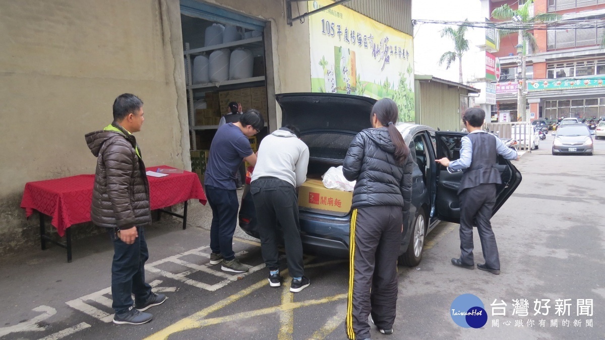 楊梅區農會辦理「千人公益，寒冬送暖」物資捐贈活動。