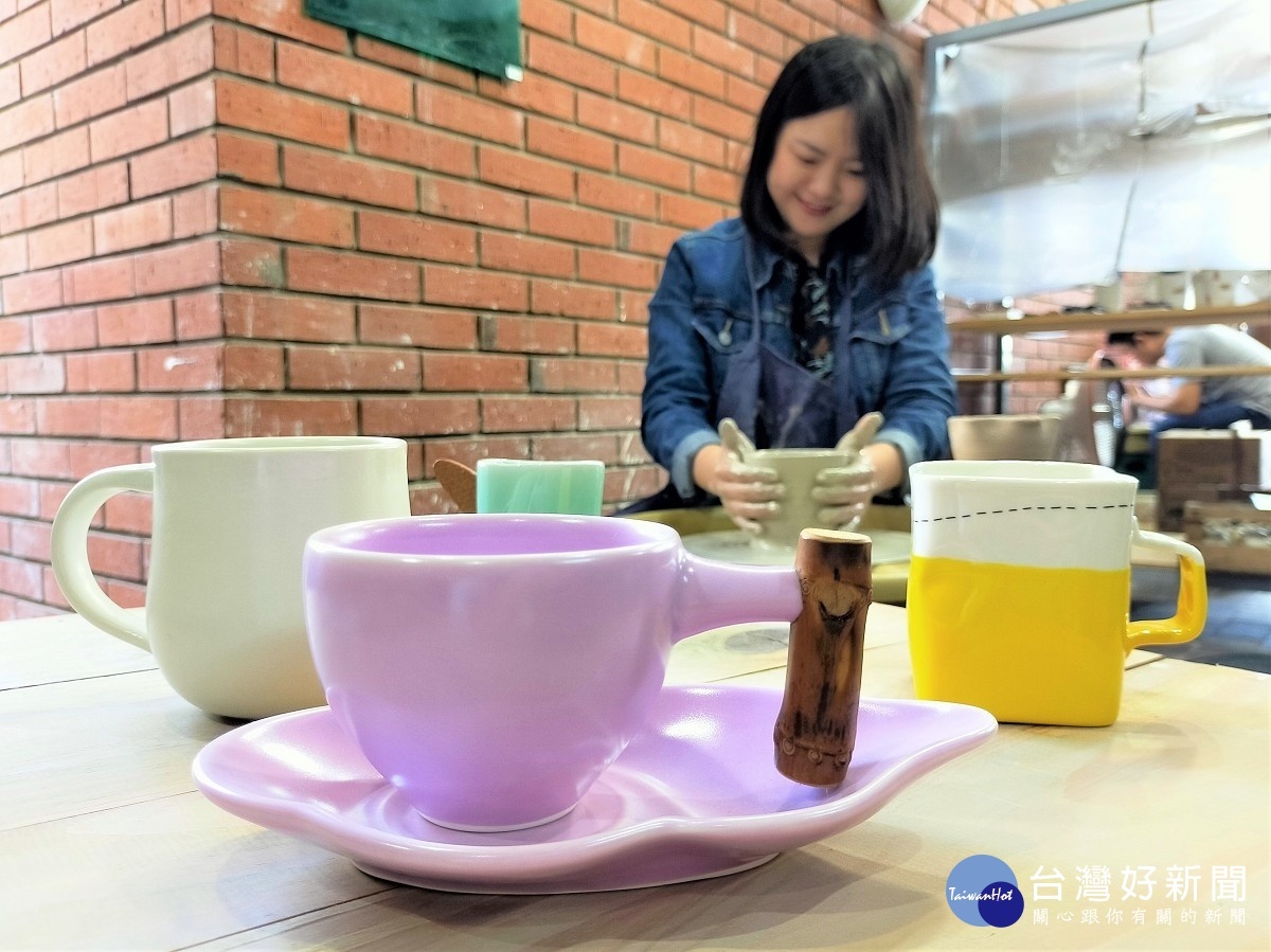 為提升生活美學,陶博館首度徵求美觀實用具創意的咖啡杯款,開放國內外的設計好手來比賽