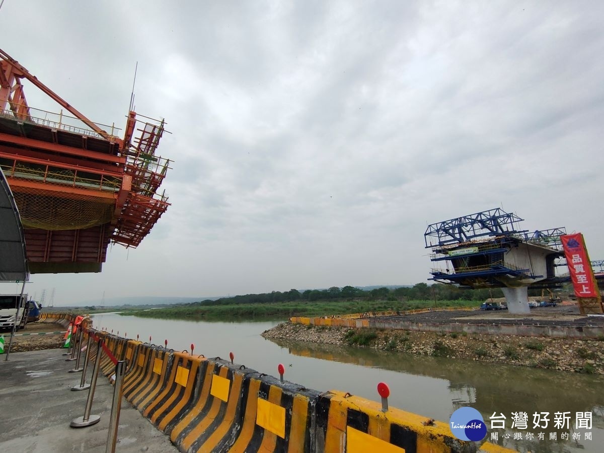 國道三號烏日交流道聯絡道路延伸至芬園段工程況。圖／記者鄧富珍攝