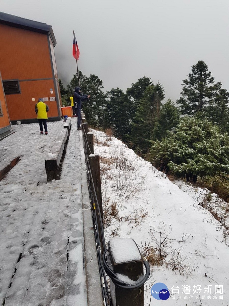 排雲山莊也降雪。〈圖片/玉管處提供〉