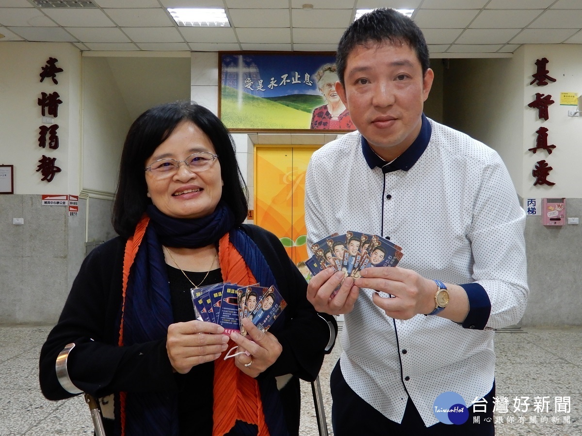 新冠肺炎疫情持續擴大 里長跨區送額溫檢測卡給喜樂