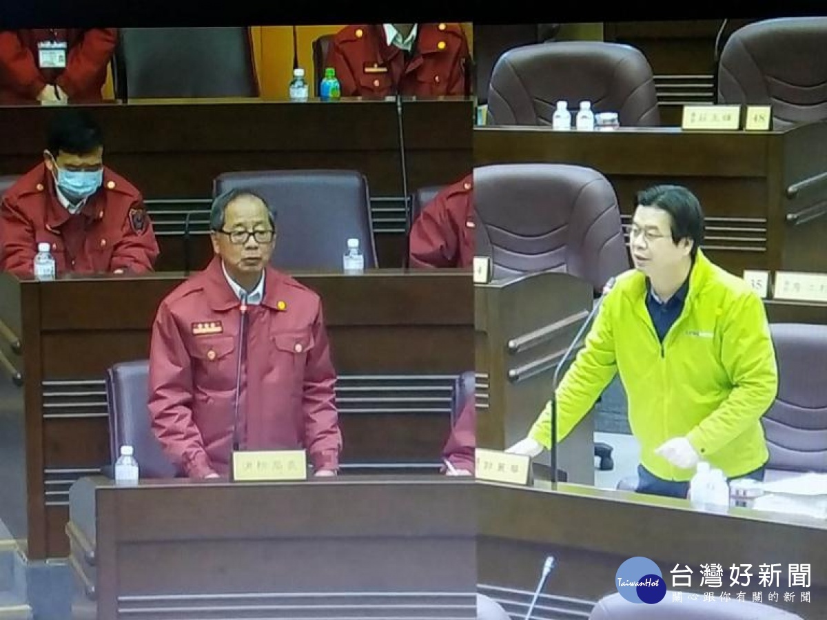 ▲ 市議員李光達詢問心肺復甦術急救教學,化工廠火警防護。(圖/記者馬虞海攝)