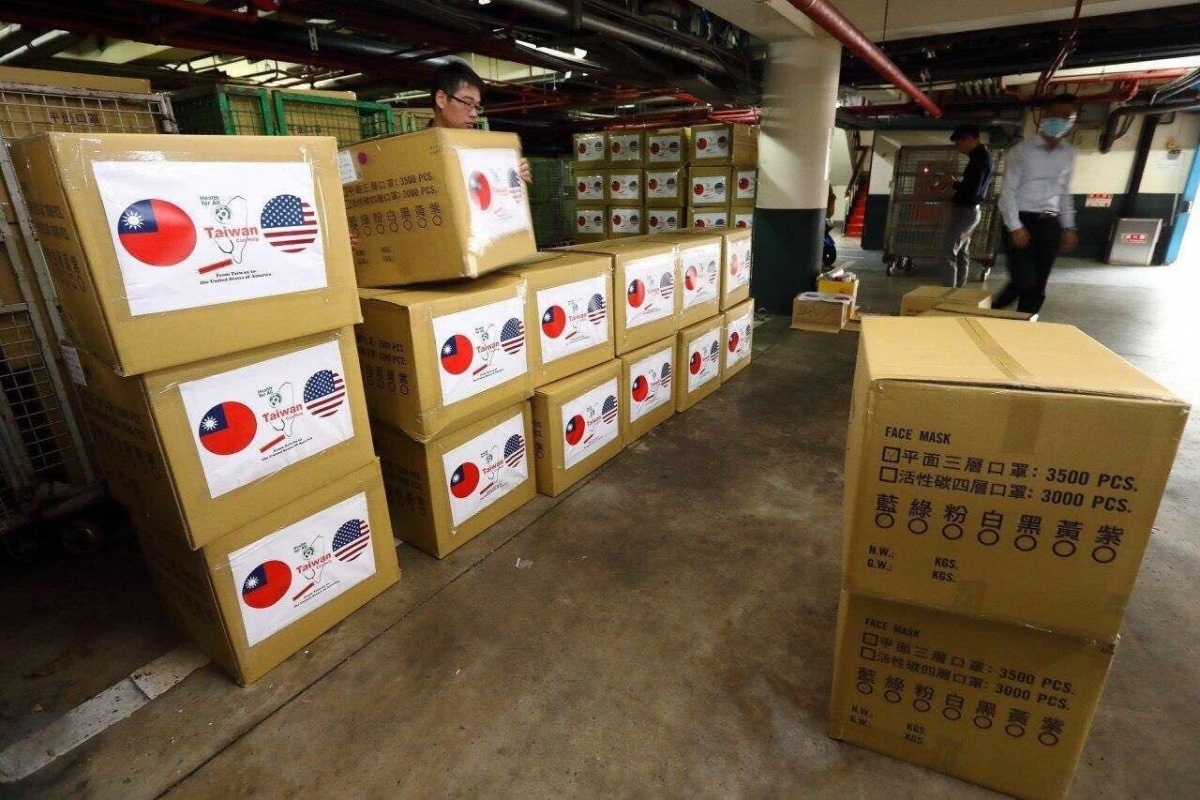 外交部9日宣布,我國將展開第二波國際人道援助行動,將捐贈600萬份醫療口罩至中東歐、美國部分州、拉丁美洲、新南向政策目標國家及其他友好國家等…,與全球共抗武漢肺炎。(圖/外交部)