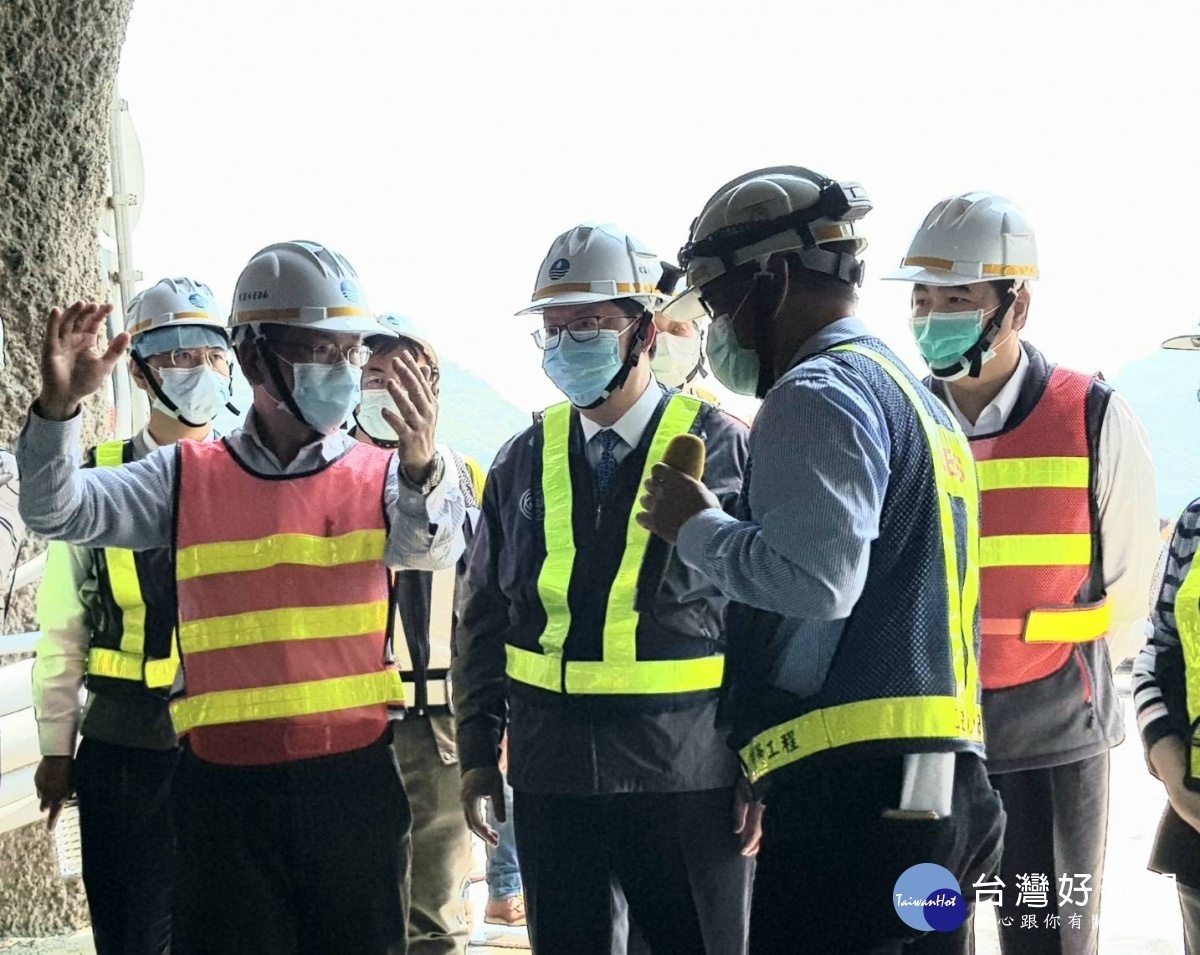 桃園市長鄭文燦前往石門水庫視察水情,以及阿姆坪防淤隧道工程情況。