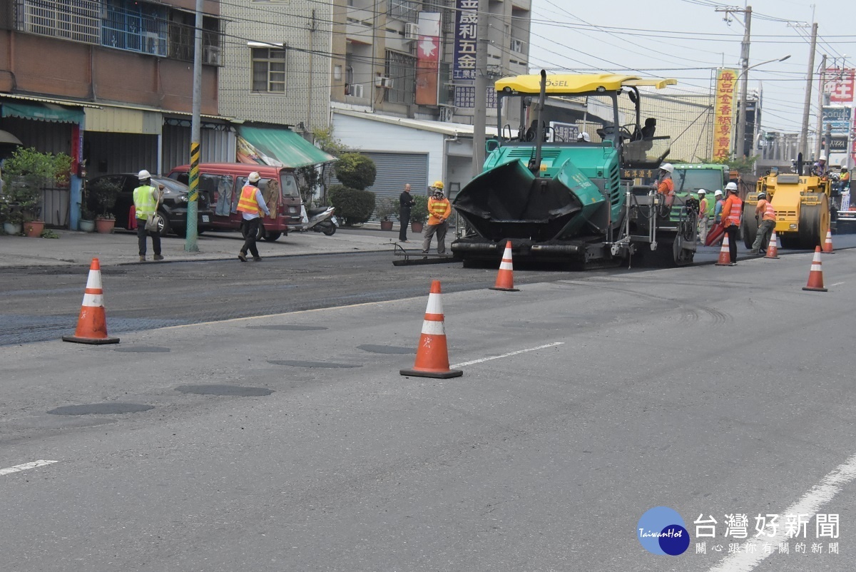 施工中的社頭鄉中山路道路改善工程。