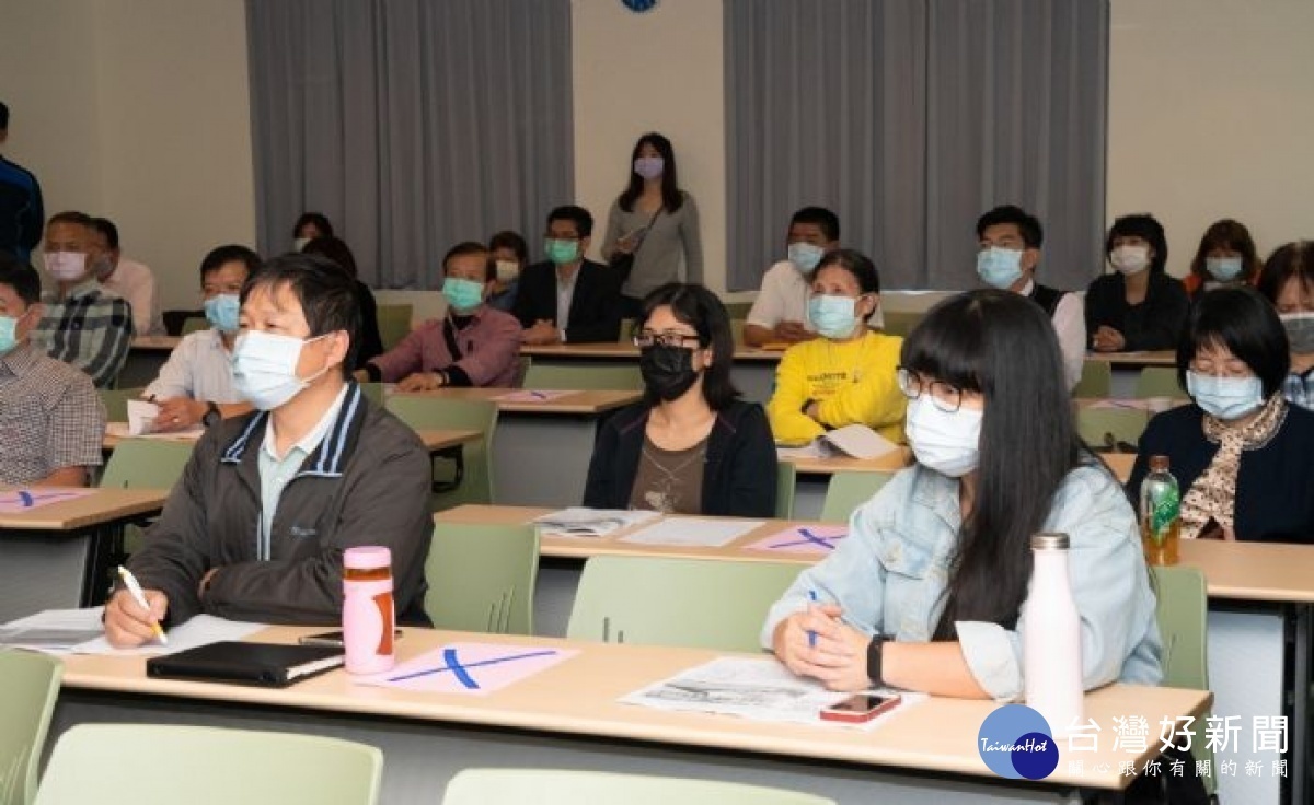 台灣中小企業聯合輔導基金會邀集桃園市境內工商業會等團體舉辦相關座談會,研商紓困政策