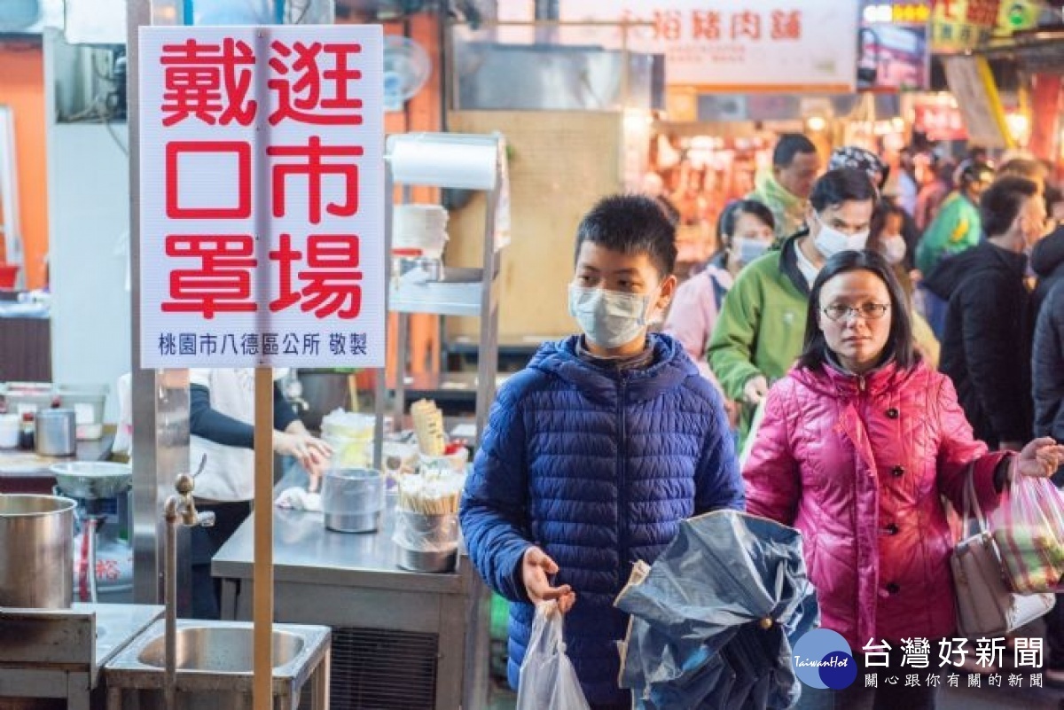 桃園市長鄭文燦表示,大湳市場配合政府落實多項防疫措施,鼓勵消費者安心到市場採買生鮮食材。