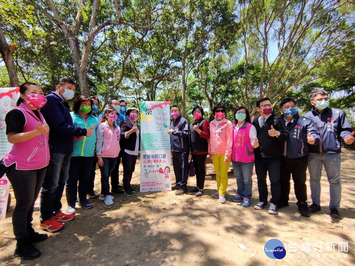 彰化八卦山脈油桐花盛開，縣長王惠美呼籲：遵守防疫規定分流賞桐。.圖／記者鄧富珍攝