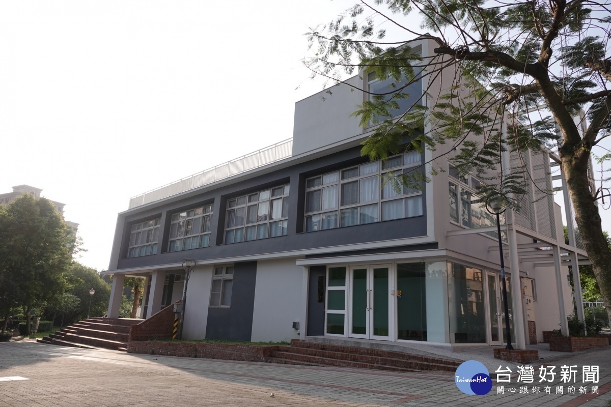 鍾里長爭取興建楊明市民活動中心,這座活動中心位在楊明公園,於108年12月落成啟用。