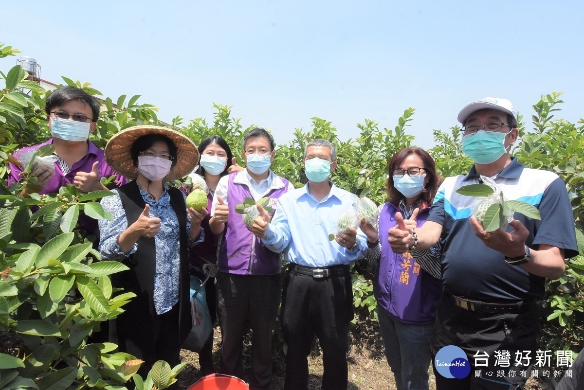彰化縣長王惠美與青農的芭樂園,讓大家看到台灣的驕傲。