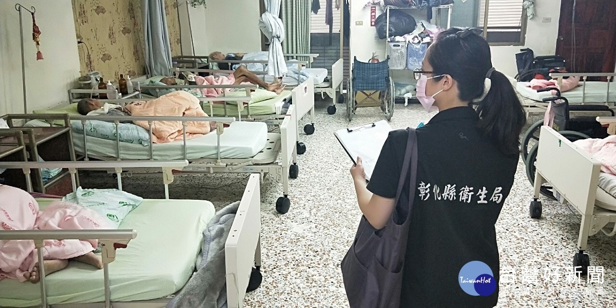 彰化縣衛生局查獲兩家安養機構超收十二位住民。