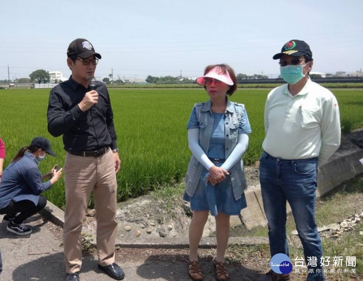 雲林農田水利會會長洪國浩與立委劉建國及地方民代前往林內、虎尾等地，現勘民眾陳情欲改善的灌溉、排水渠道及地下水井，為農民朋友健全農田水利建設。