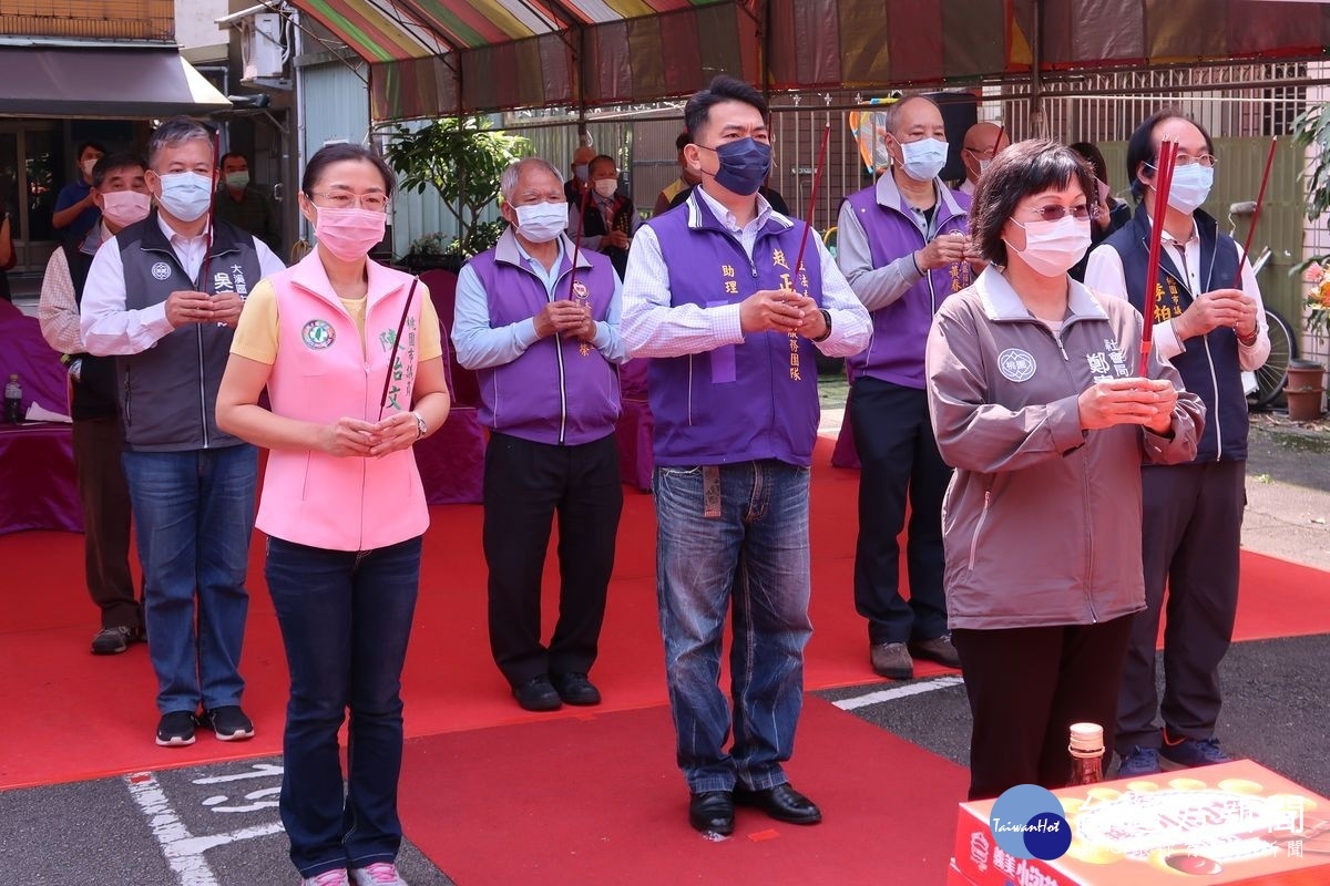 桃園市政府社會局長鄭貴華主持「大溪區老人文康中心新建工程」開工典禮。