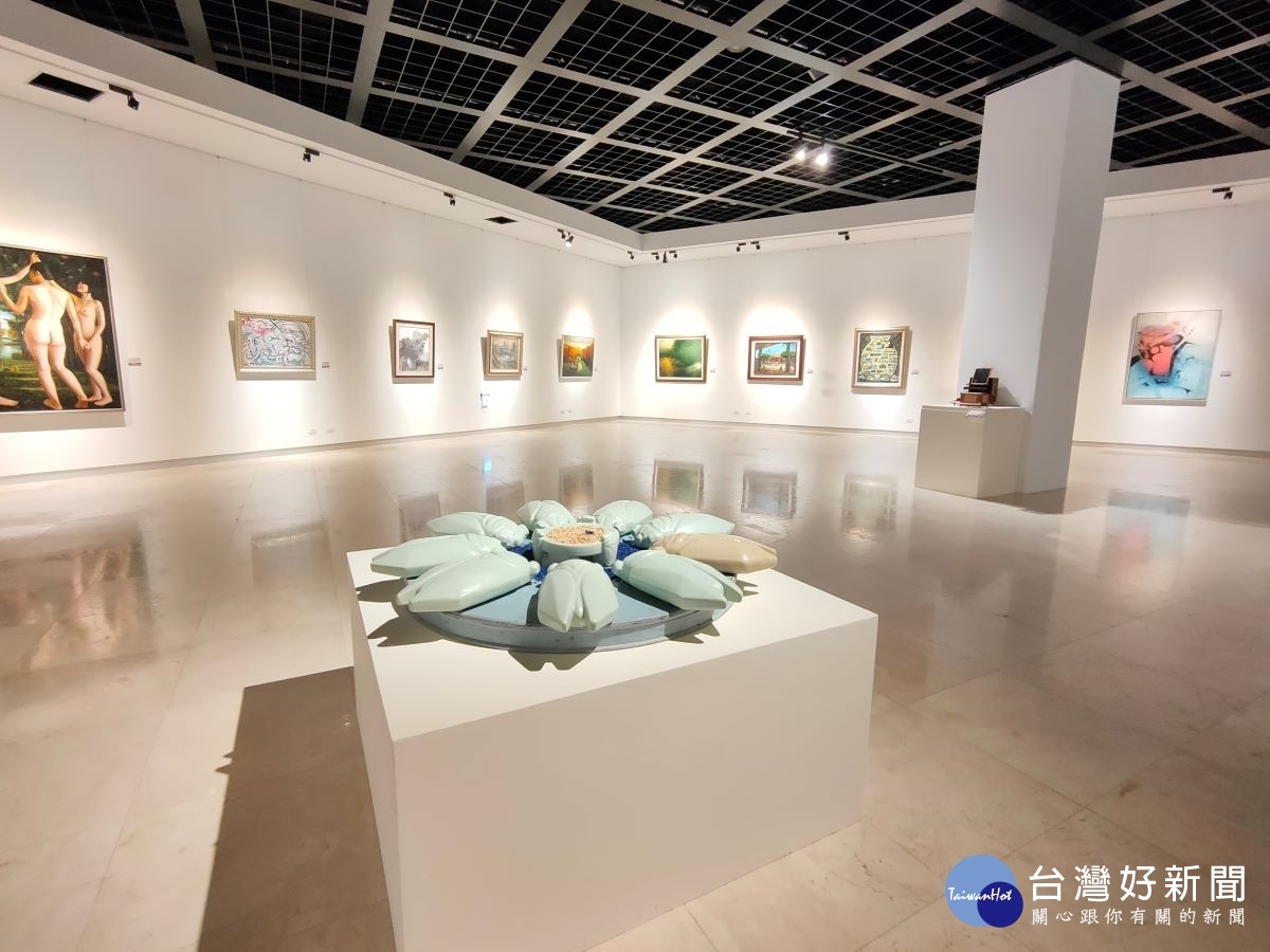 「藝百風華」彰化縣美術家接力展百棒聯展。圖/記者鄧富珍攝