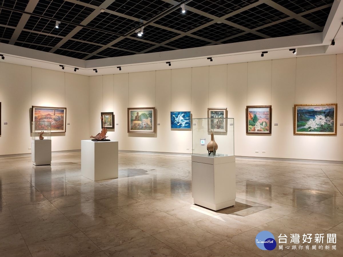 「藝百風華」彰化縣美術家接力展百棒聯展。圖/記者鄧富珍攝