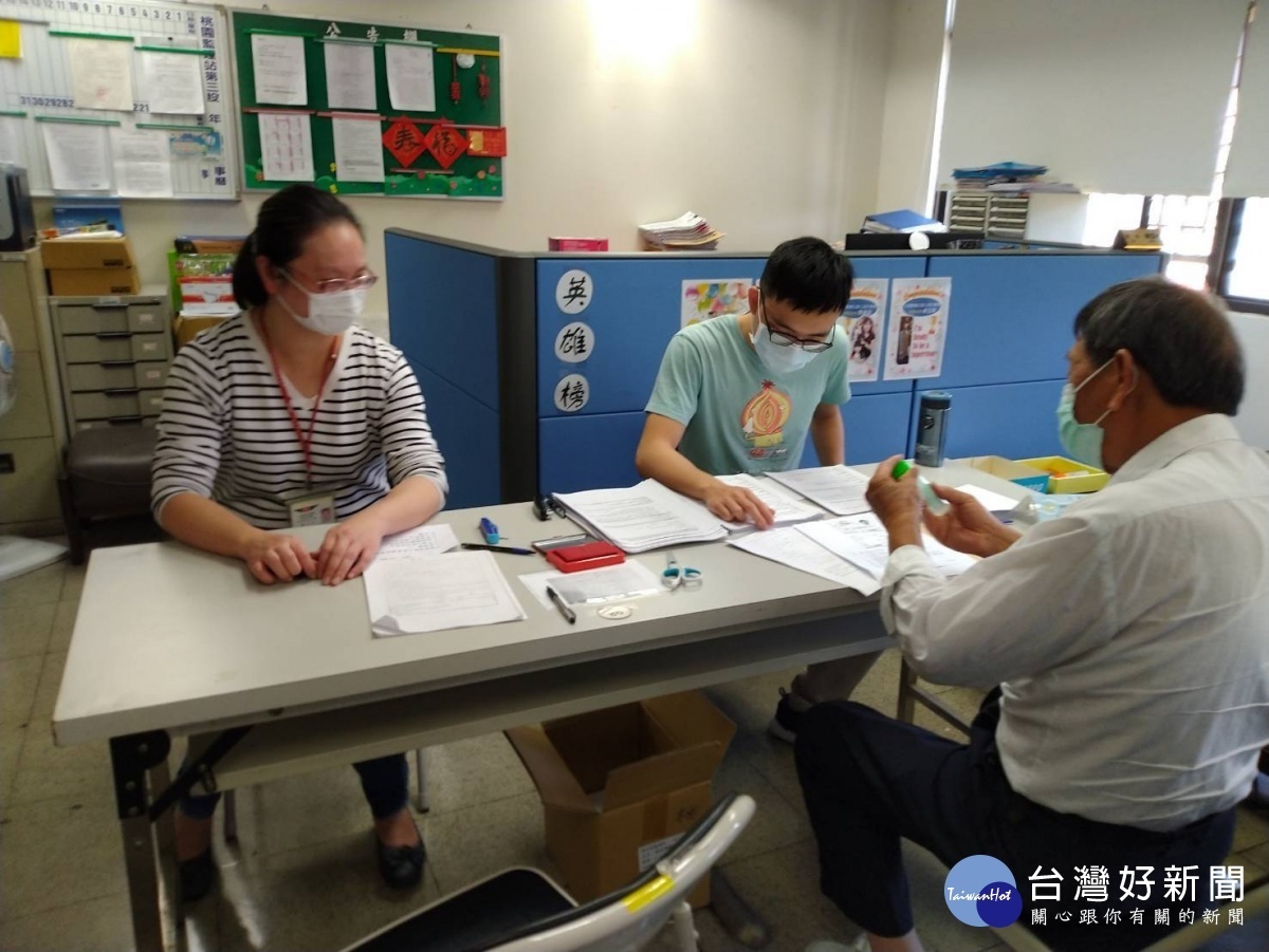 桃園監理站協助紓困,呼籲駕駛從業人員快申請補助。