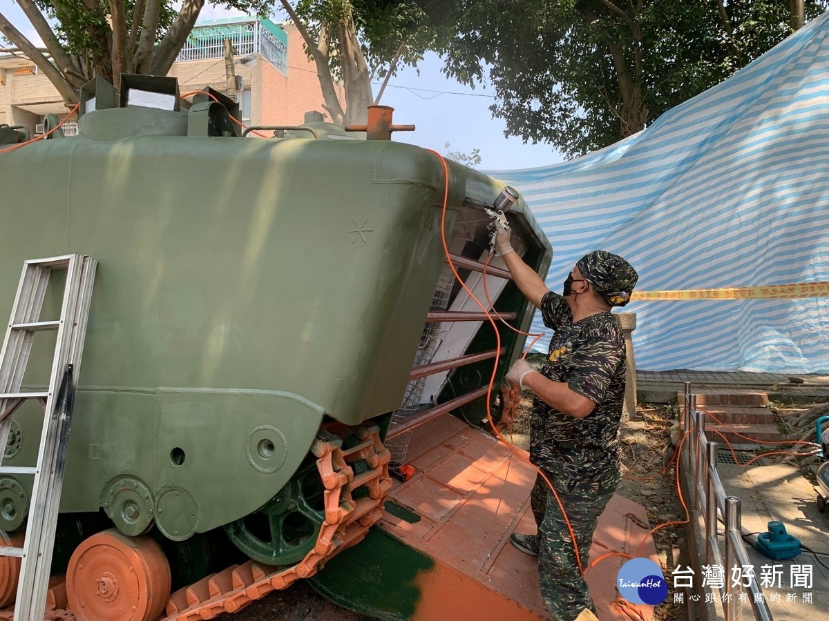 來自各地的弟兄,放下工作之餘來一起整修、噴塗,共花了九個工作天完成。