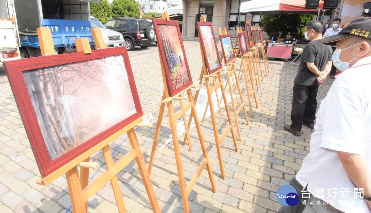 埤頭鄉母親河畔木棉花親子健行暨攝影比賽作品,將展至4月30日。