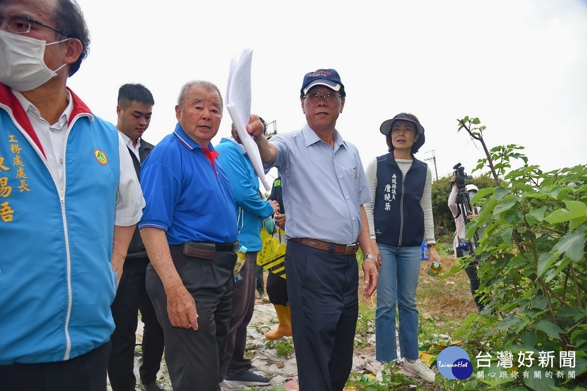 林明溱與議員等會夦多處老舊巷道待修。