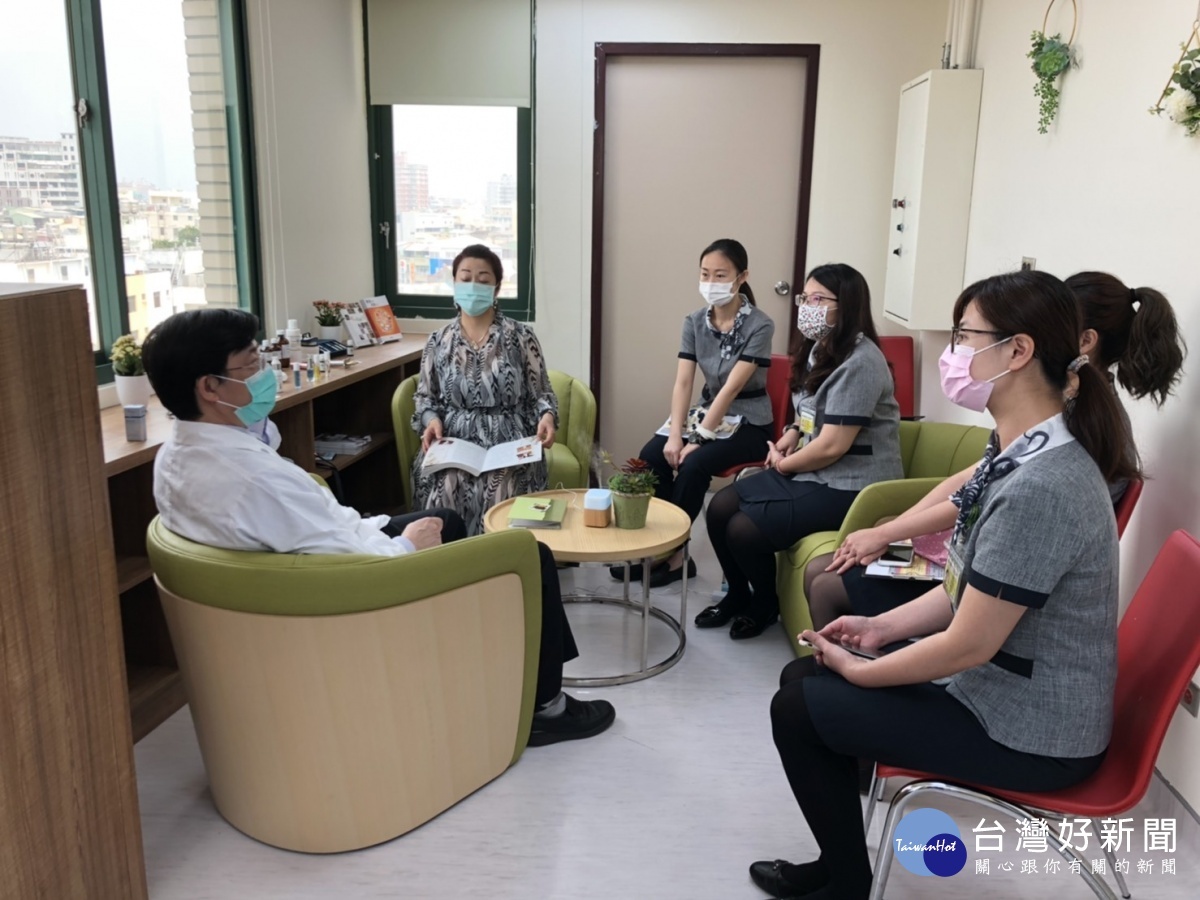 化療室室內空間有專業芳療師為病友提供服務。圖/記者鄧富珍攝