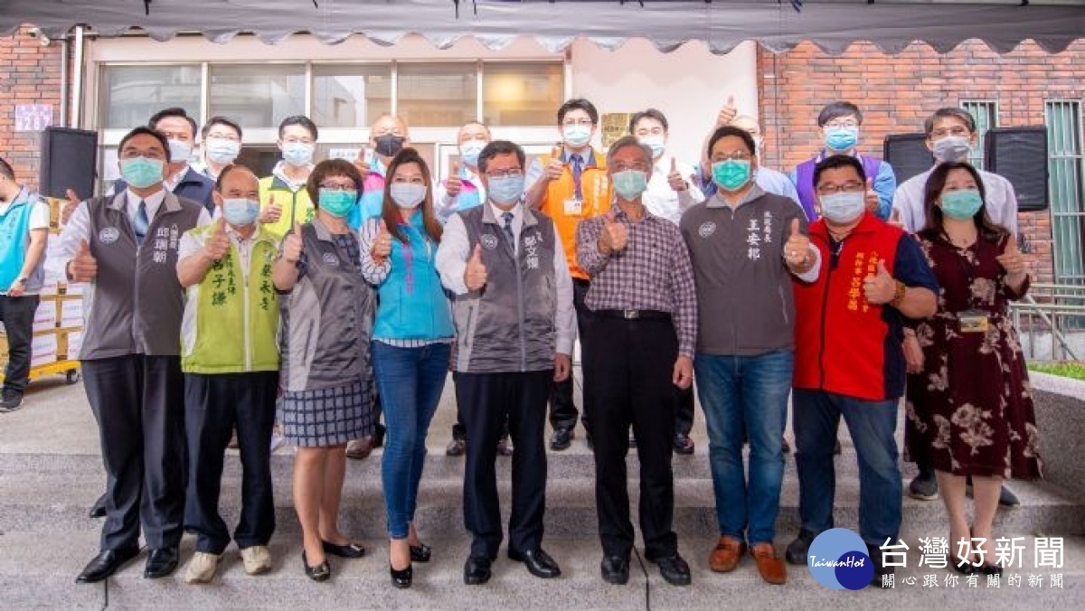 桃園市長鄭文燦前往八德區公所調解委員會,視察防疫整備情況,