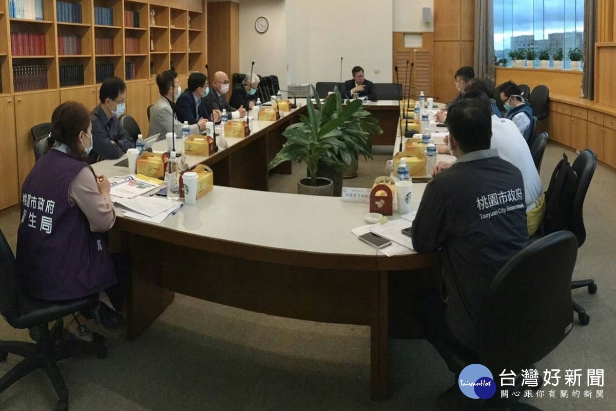 因應嚴重特殊傳染性肺炎(COVID-19)疫情,桃園市長鄭文燦與基層醫療機構代表進行座談。