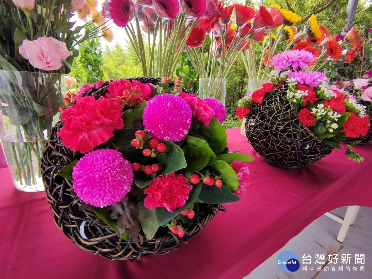 田尾鄉農會推廣母親節應景花卉。圖/記者鄧富珍攝