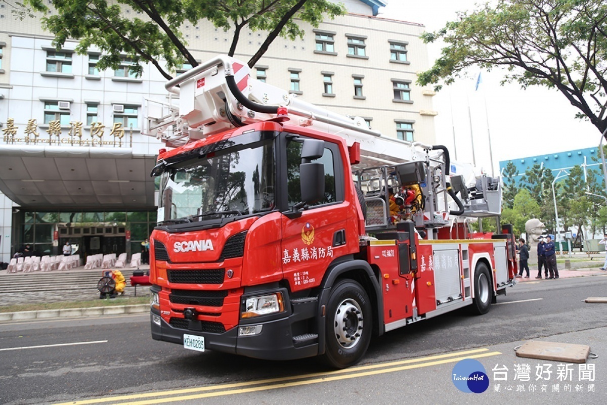 嘉義縣消防局正式啟用30公尺雲梯車/嘉義縣府提供