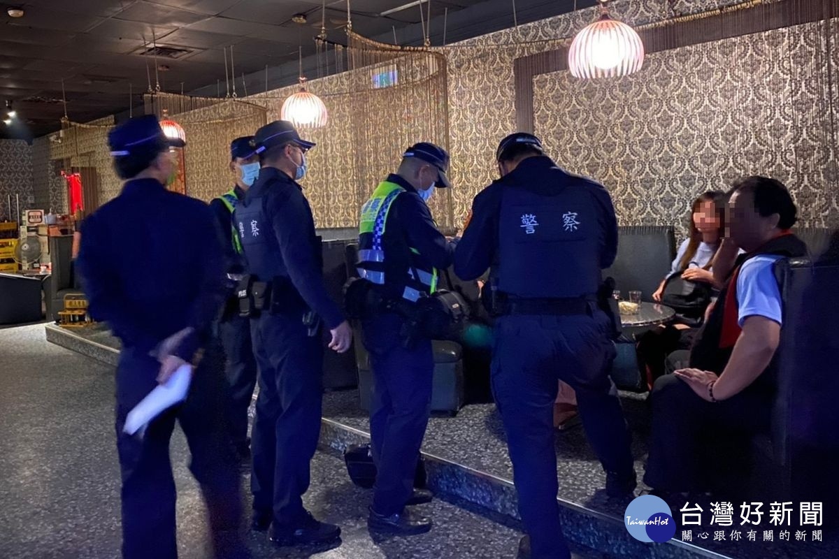 配合中央流行疫情指揮中心規定,桃園市政府啟動聯合稽查,要求酒店、舞廳等營業場所於疫情流行期間暫時停止營業。