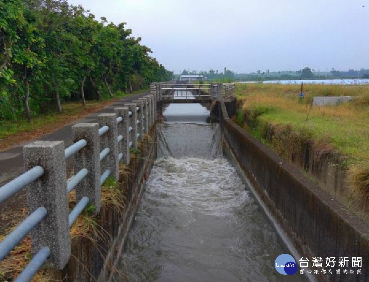 因應斗南部分農地久旱不雨，農田等灌溉設施急需用水，雲林農田水利會長洪國浩指示所屬，啟動救旱機制，通水斗六大圳供灌古坑、斗南等缺水地區。