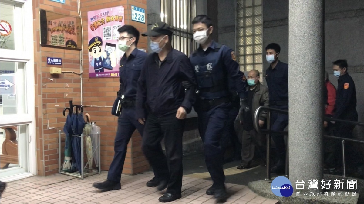平鎮警方破獲一處天九牌賭場,共逮獲12名平均年齡超過70歲的中老年賭客及負責人