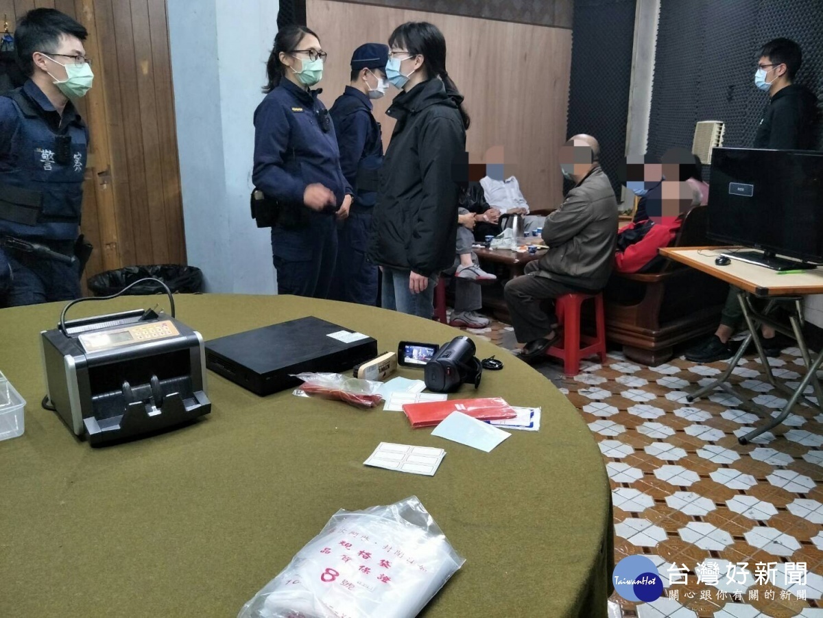 眾人聚賭未戴口罩警方破獲天九牌賭場 台灣好新聞taiwanhot Net 眾人聚賭未戴口罩警方破獲天九牌賭場 台灣好新聞taiwanhot Net
