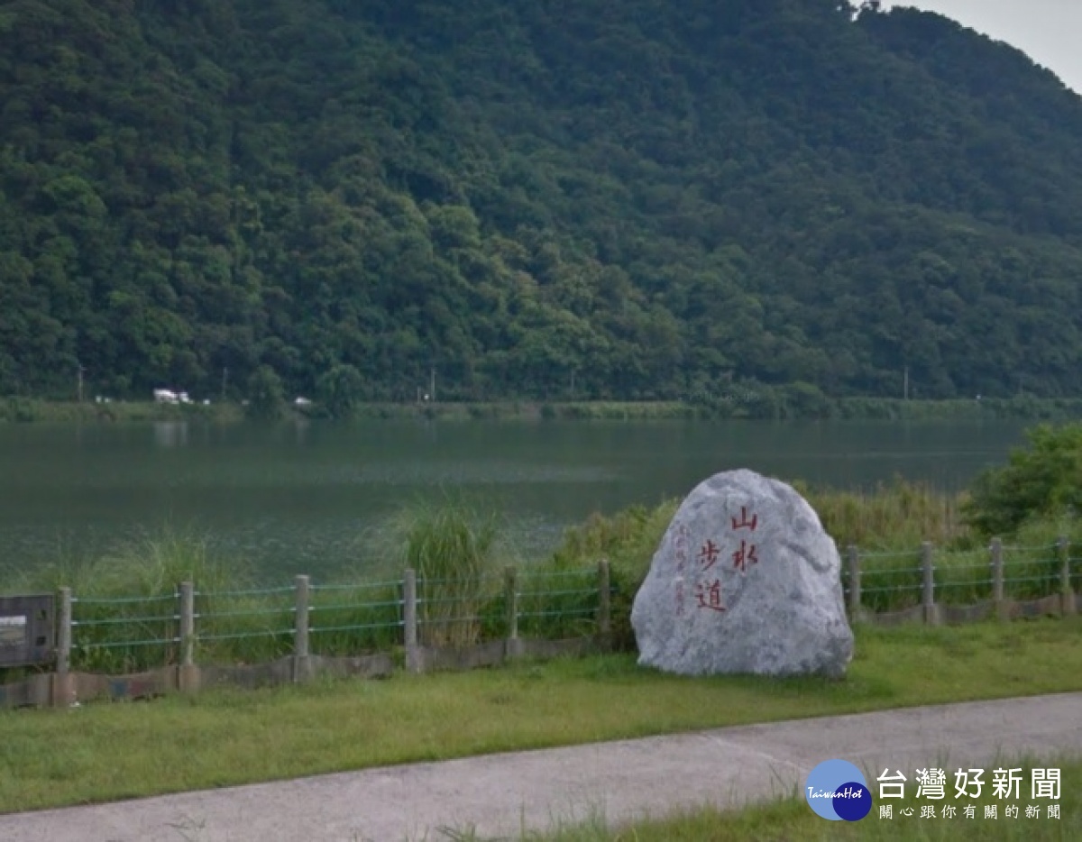鶯歌區二甲里地處大漢溪、鳶山堰水壩旁,當地社區一側緊鄰樹木茂盛的鳶山,另一側沿著大漢溪而上,豐富的自然環境與生態食物鏈,也是適合蛇類生活的棲地