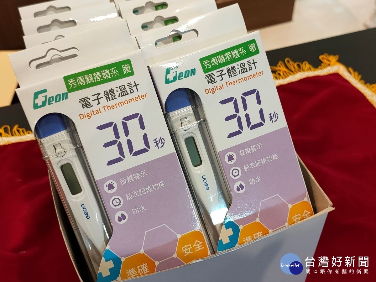 彰化秀傳醫院新冠肺炎指定檢驗實驗室啟用,董事長黃明和捐贈一千支溫度計守護縣民健康圖/記者鄧富珍攝