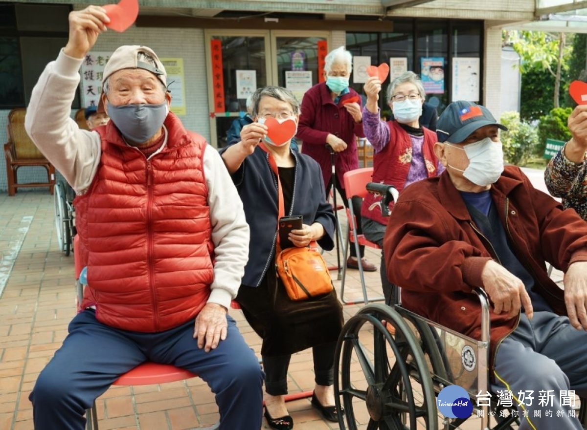 八德榮家辦理戶外手語教學 兼顧防疫與住民育樂需求