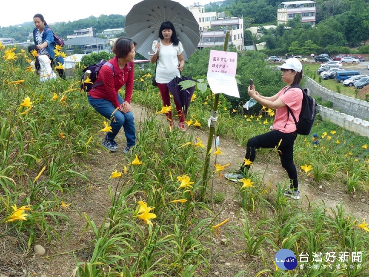 虎山岩五一連假賞花人潮將湧入 彰化警分局為防疫工作進行宣導