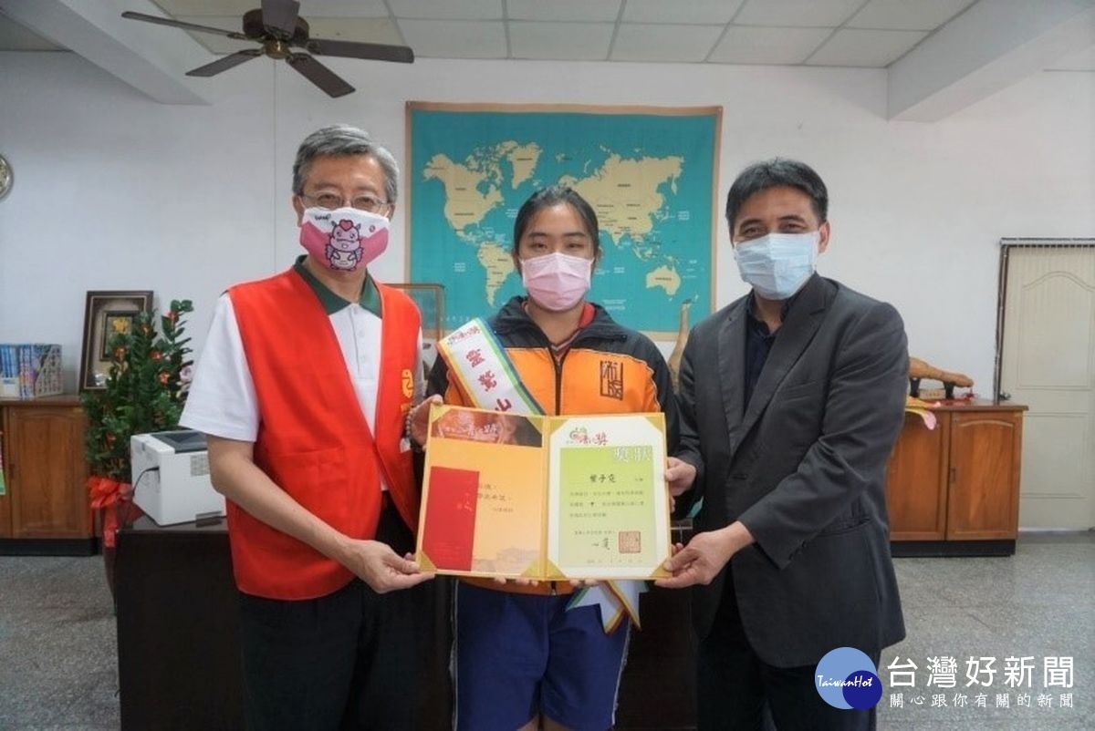 靈鷲山普仁小太陽專車巡迴桃園,頒發靈鷲山第10屆全國普仁獎。