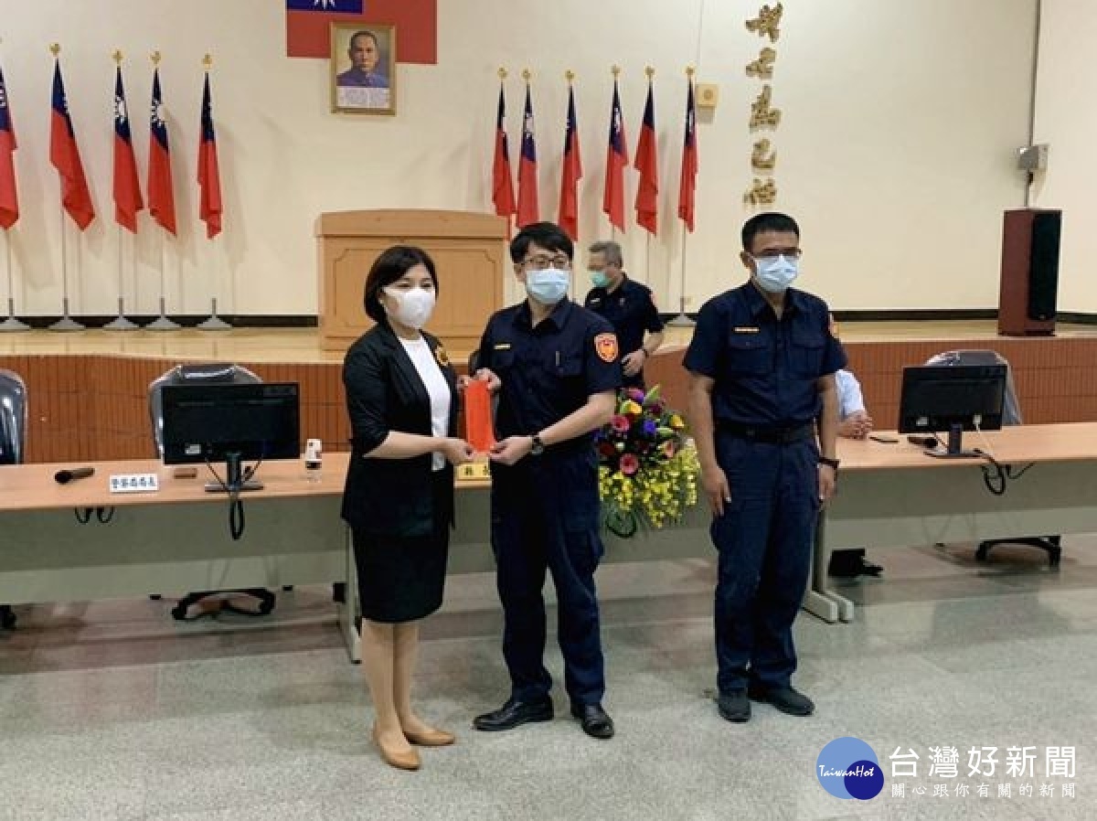 臺西分局積極協尋自殺當事人,避免憾事發生,且迅速偵破刑案,有效維護治安,縣長張麗善及警察局長顏旺盛特頒獎表揚,提振基層士氣。