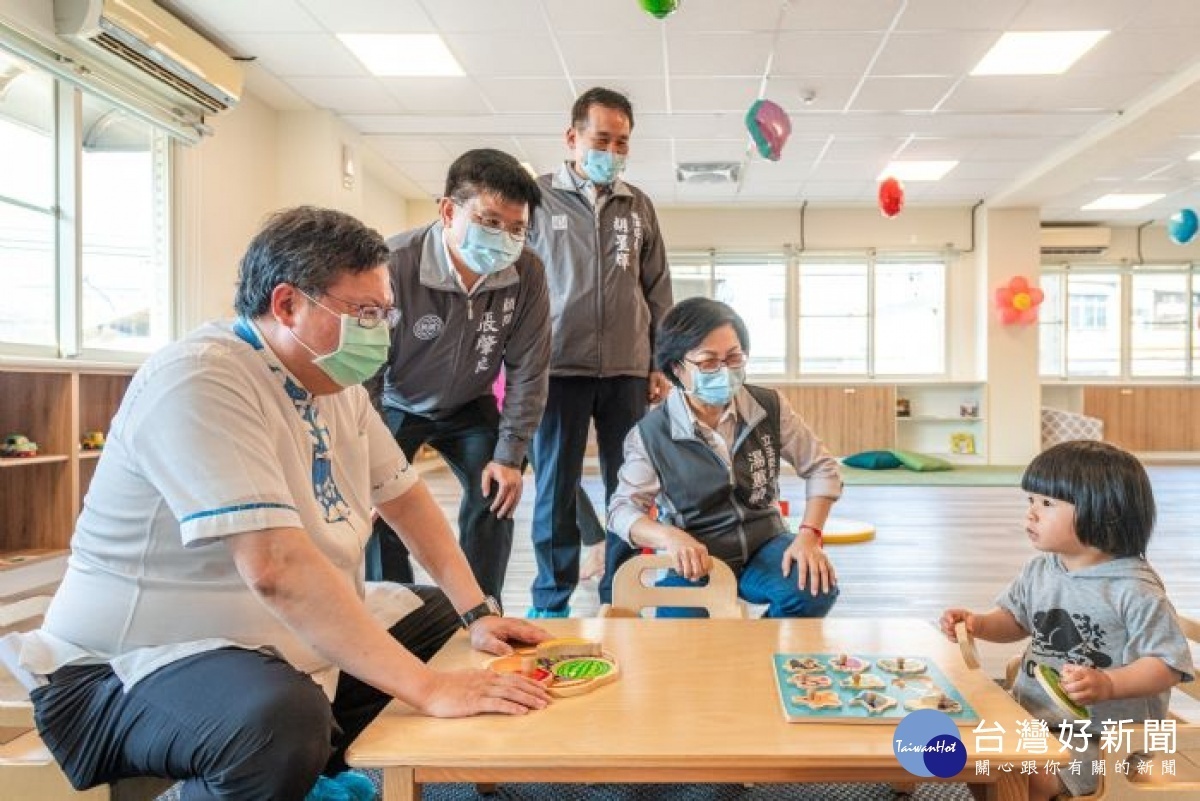 桃園市長鄭文燦前往龍潭區,出席「公設民營龍潭八德社區公共托育家園啟用典禮」。