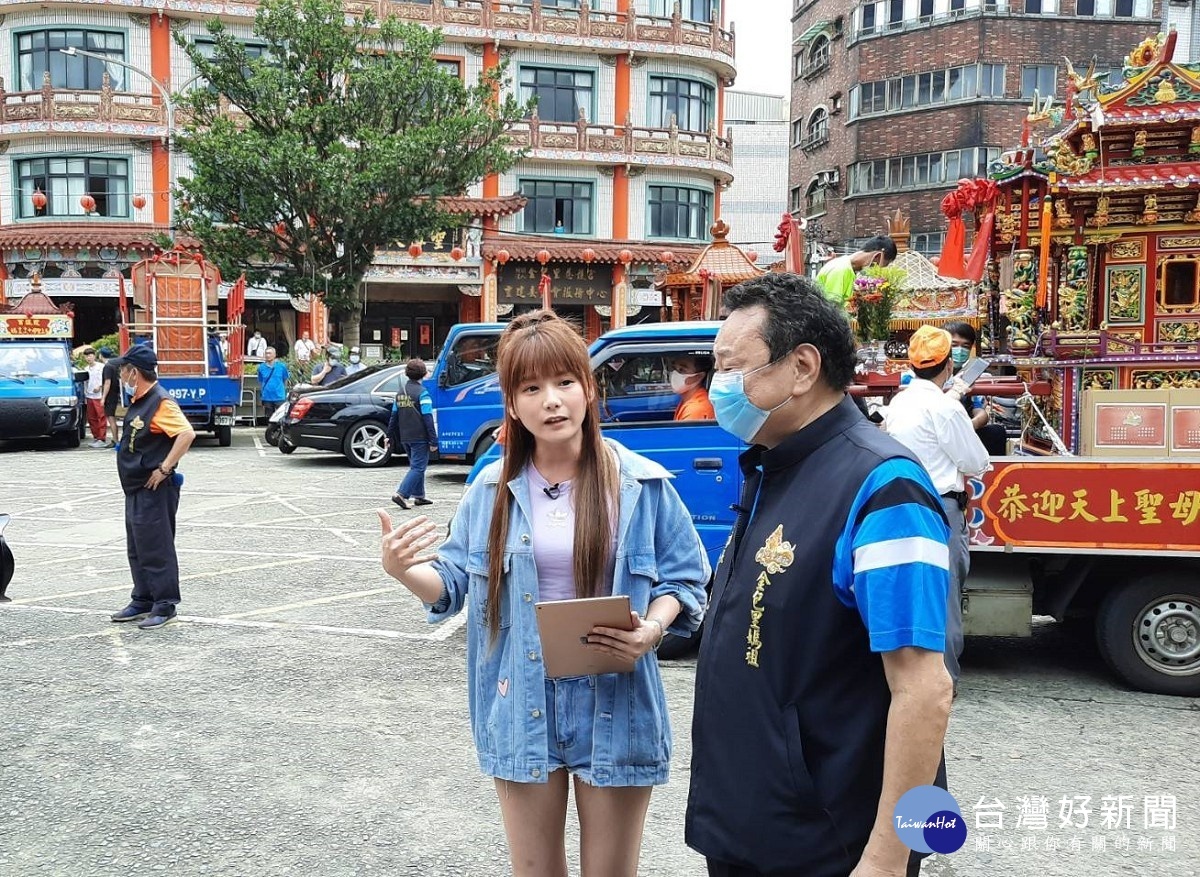 金包里二媽回娘家儀式,今年因疫情影響,首次取消行腳遶境改以車巡,並由廟方帶著2千名信眾名冊陪二媽回海蝕洞,及觀看宅男女神解婕翎車巡直播抽好禮活動。