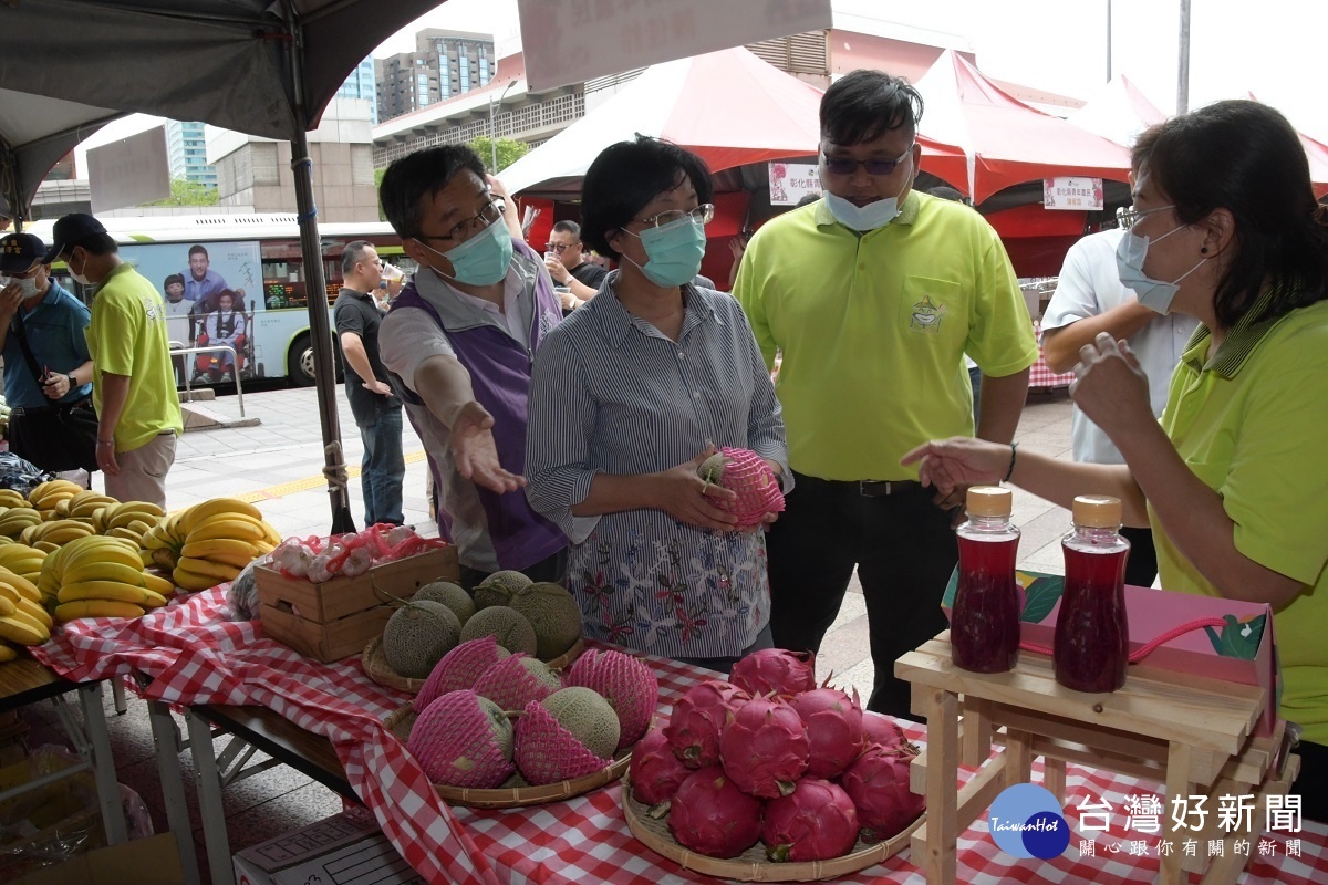 母親節檔期！王惠美與農友北上聯合行銷彰化優鮮農產品。