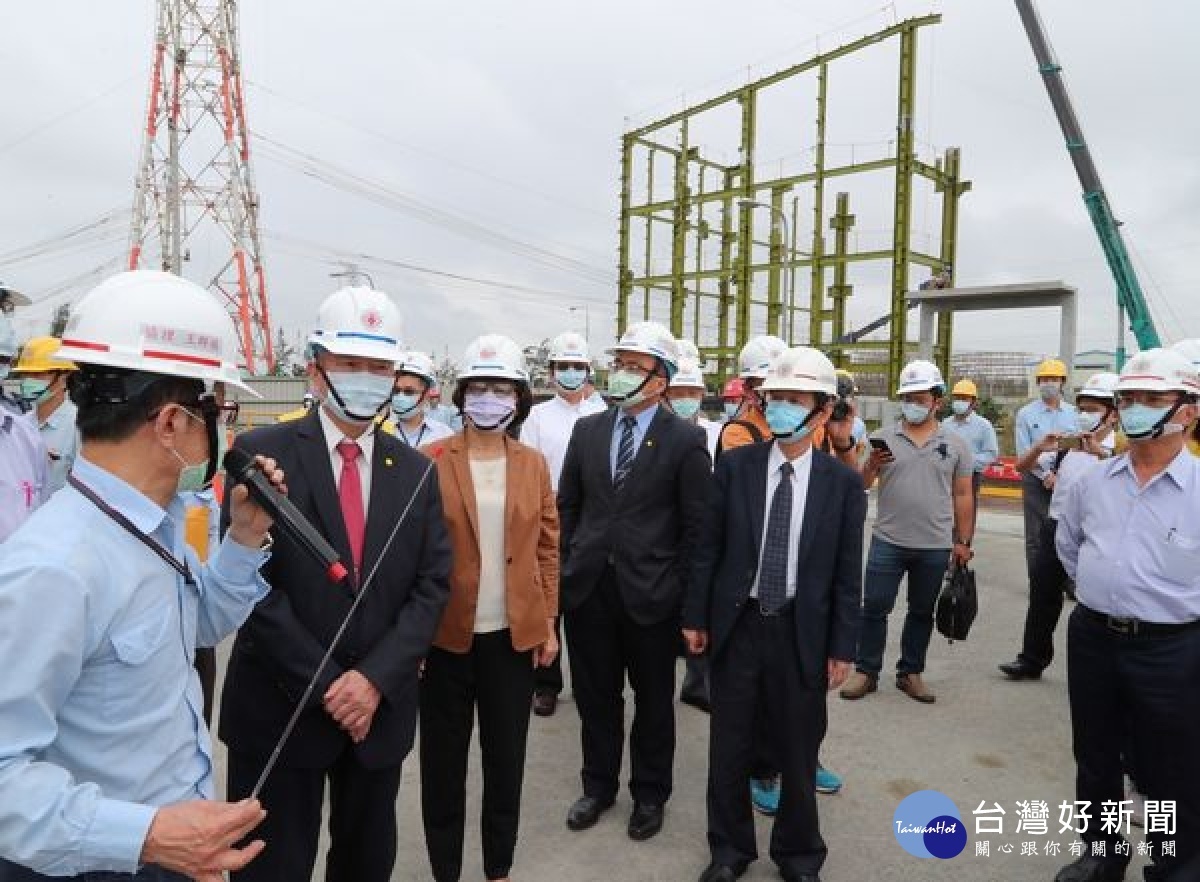 立委蘇治芬邀集經濟部長沈榮津視察六輕海水淡化廠及跨越隔離水道橋梁，沈部長對蘇委員多年來的努力給予高度的肯定，整體工程預計兩年內皆可完工。