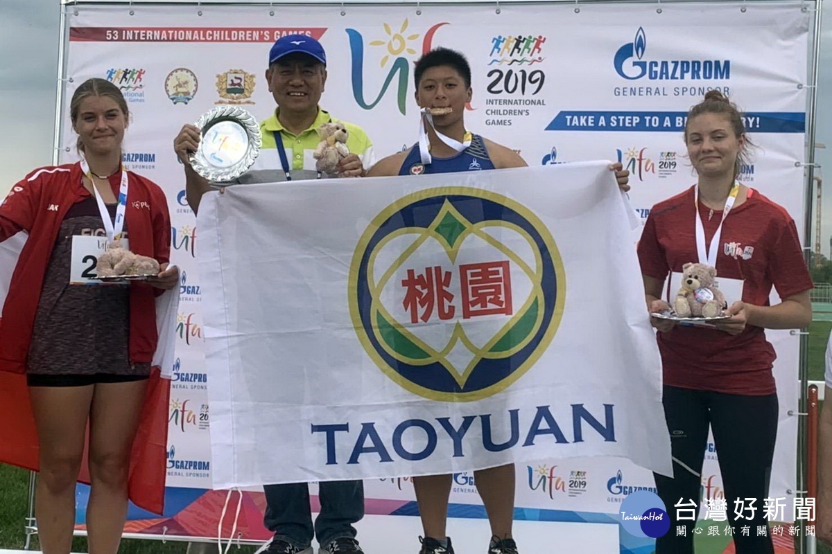 獲得「2020年總統教育獎」的大園國中體育班的薛玟玟同學。